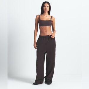 NikeSKIMS matte tricot women’s side snap pants